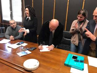 Un momento della sottoscrizione