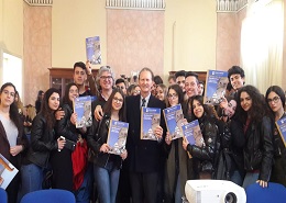 L'incontro con gli alunni del Liceo Classico Pitagora 
