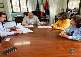 Un momento della sottoscrizione